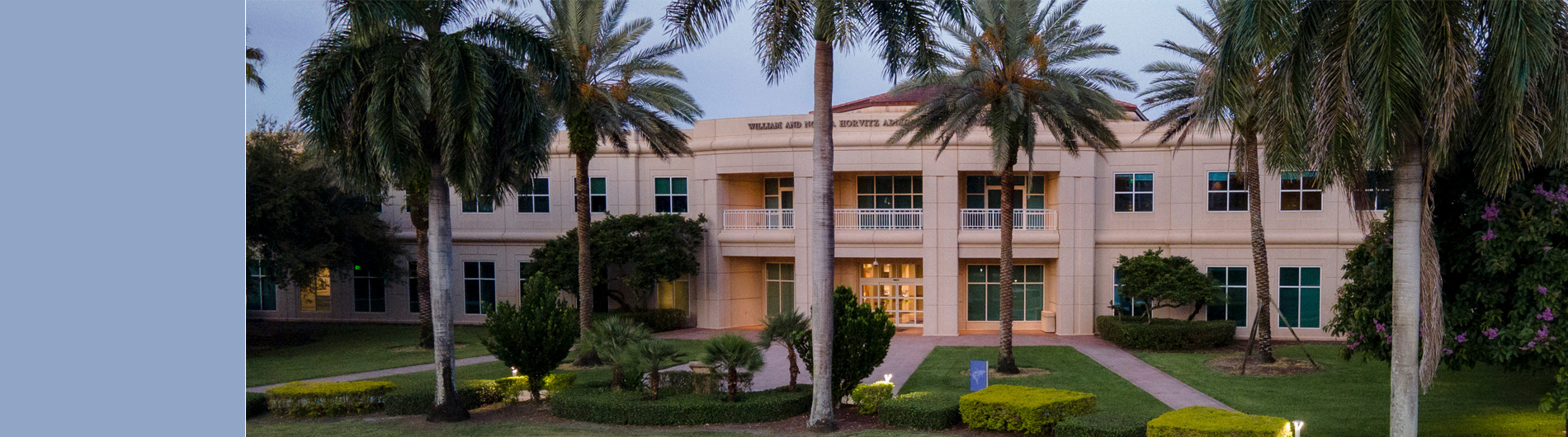 panoramic-shot-of-nsu-Florida-campus-including-palm-trees-and-sunny-skies